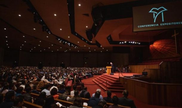 John MacArthur says he'll start prison ministry if he's put in jail over church services