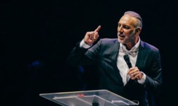 Hillsong's Brian Houston to plead not guilty of concealing dad's abuse