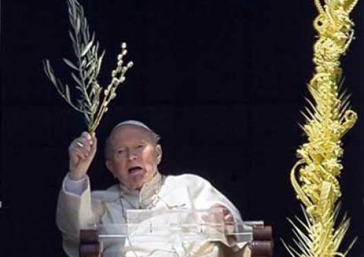 Pilgrims Mark Palm Sunday as Holy Week Begins