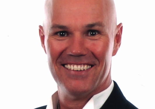 Award winning entertainer Stephen Fisher-King to tour Australia with hymns