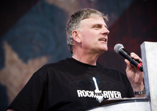 Franklin Graham preaches in Hungary, hoping for East Europe revival through God's Word