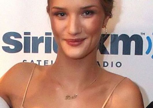 Rosie Huntington-Whiteley is not engaged to Jason Statham