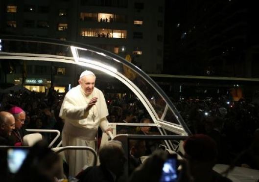 Pope Francis: message of Christmas night is 'Christ's light defeating the darkness of sin'