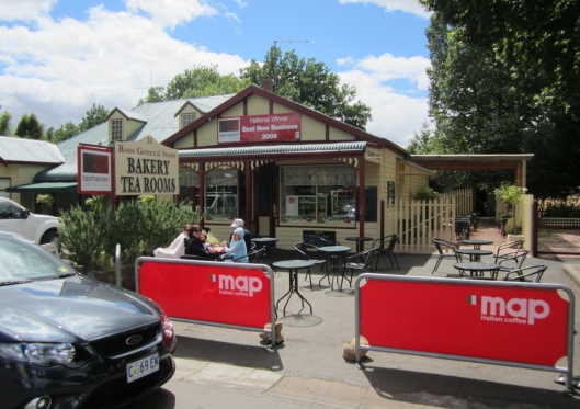 Calls for Australians to rent in rural Australia for $1 a week