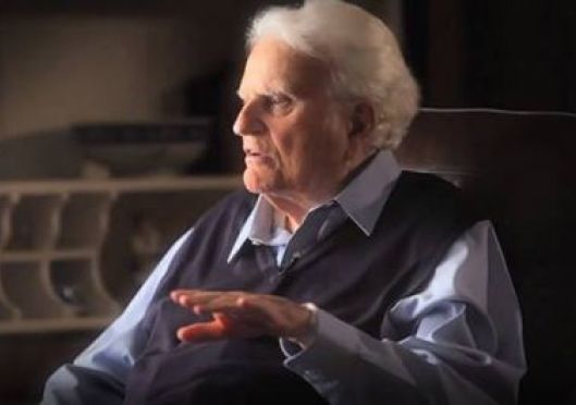 Billy Graham highlights symbolism of the cross, says Jesus' death made it 'the centre of our faith'
