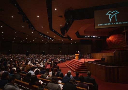 John MacArthur says he'll start prison ministry if he's put in jail over church services